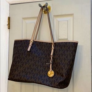Michael Kors Jet Set tote